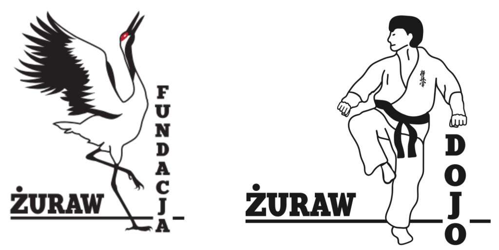 Dwa czarno-białe logotypy obok siebie. Po lewej stronie grafika przedstawiająca żurawia w locie z rozpostartymi skrzydłami i pionowym napisem "FUNDACJA" oraz poziomym "ŻURAW". Po prawej stronie postać w stroju do karate (gi) w pozycji obronnej na jednej nodze, z pionowym napisem "DOJO" i poziomym "ŻURAW".